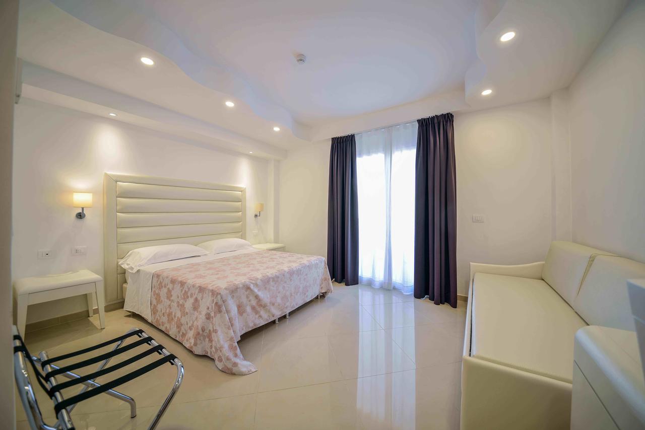 Hotel Corona Beach Peschici Extérieur photo