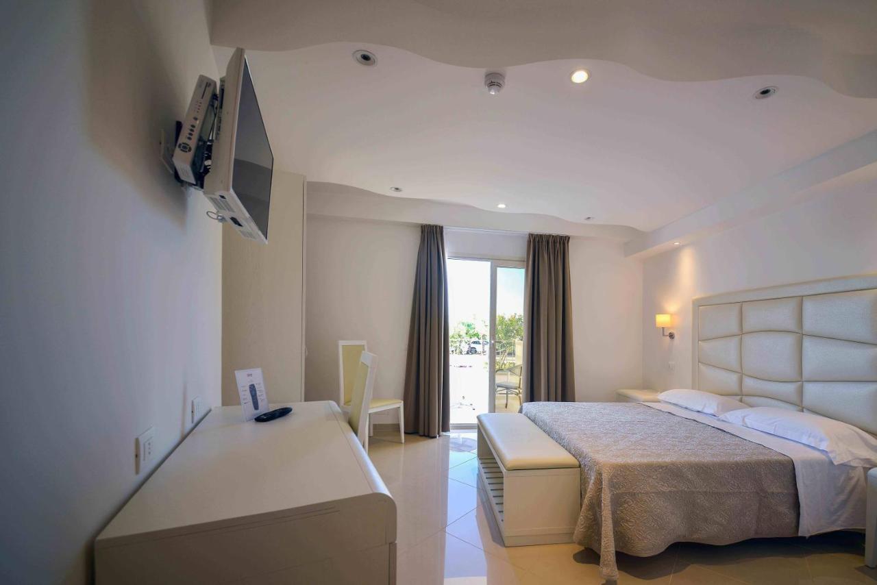 Hotel Corona Beach Peschici Extérieur photo